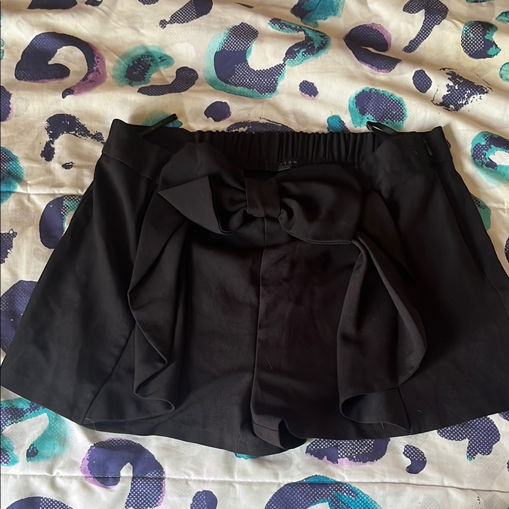 Chic Black Bow Accent Shorts